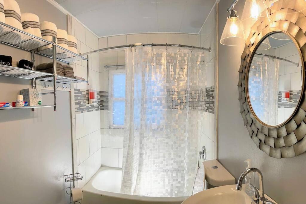 *King Bed/3Bds House Near Naval Base & 6Flags* Leilighet Waukegan Eksteriør bilde
